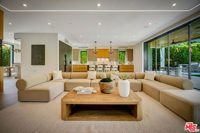 15743 Hesby Street, Encino (los Angeles), CA 91436