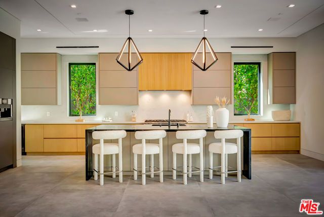 15743 Hesby Street, Encino (los Angeles), CA 91436