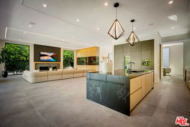 15743 Hesby Street, Encino (los Angeles), CA 91436