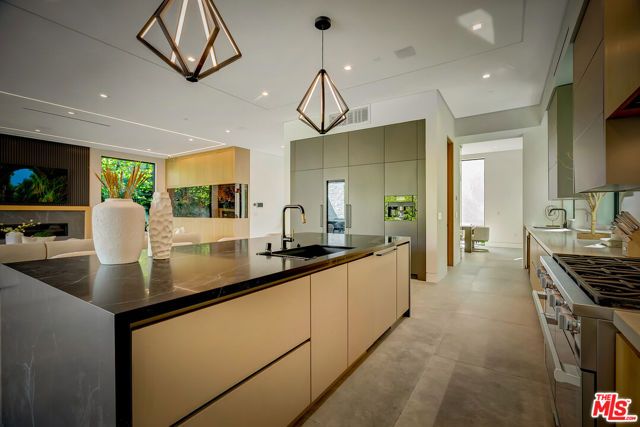 15743 Hesby Street, Encino (los Angeles), CA 91436