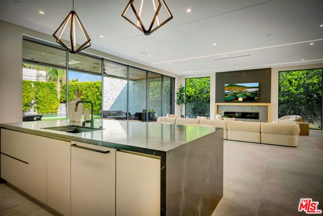 15743 Hesby Street, Encino (los Angeles), CA 91436