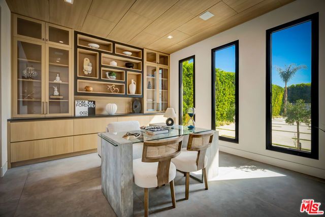 15743 Hesby Street, Encino (los Angeles), CA 91436