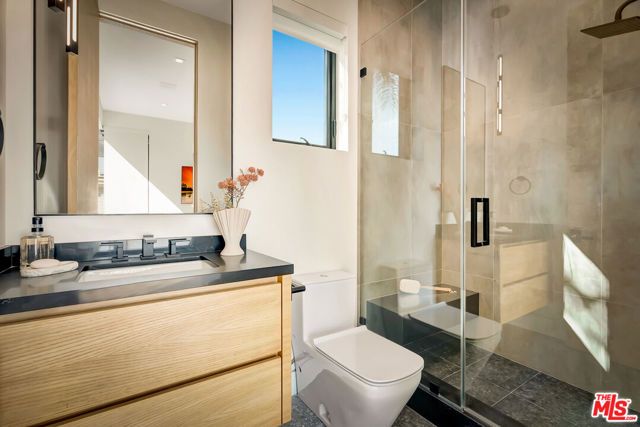 15743 Hesby Street, Encino (los Angeles), CA 91436