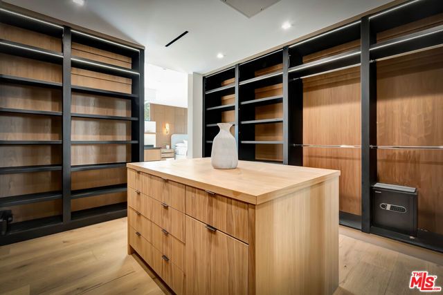 15743 Hesby Street, Encino (los Angeles), CA 91436