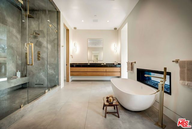 15743 Hesby Street, Encino (los Angeles), CA 91436