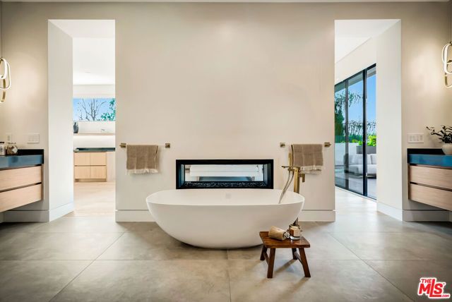 15743 Hesby Street, Encino (los Angeles), CA 91436