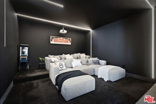 15743 Hesby Street, Encino (los Angeles), CA 91436