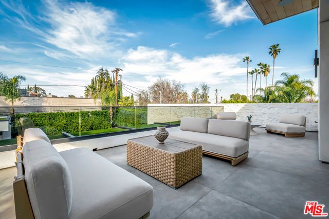 15743 Hesby Street, Encino (los Angeles), CA 91436