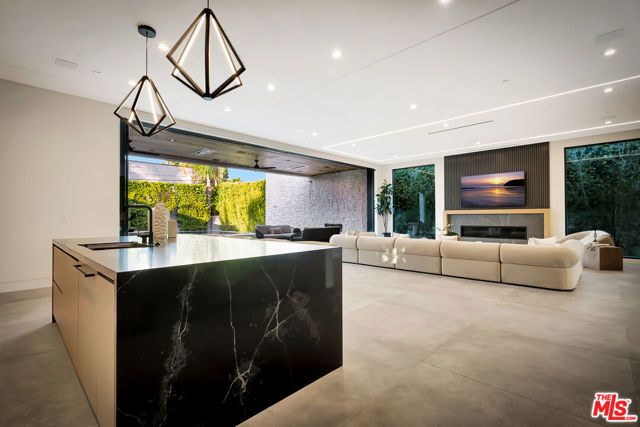 15743 Hesby Street, Encino (los Angeles), CA 91436