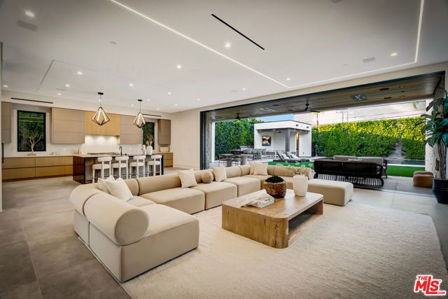 15743 Hesby Street, Encino (los Angeles), CA 91436