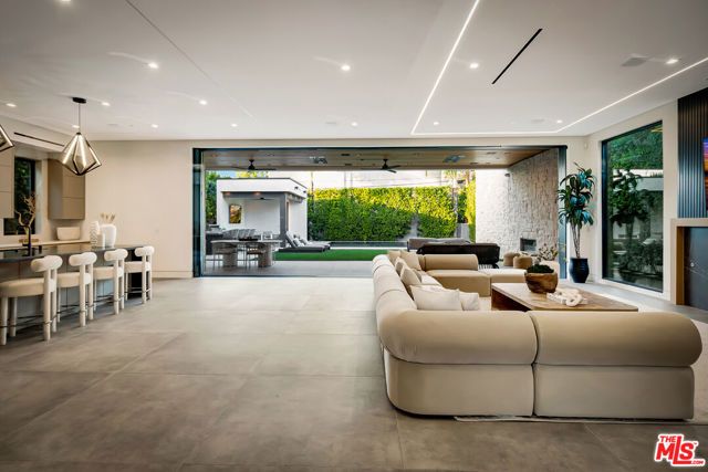 15743 Hesby Street, Encino (los Angeles), CA 91436