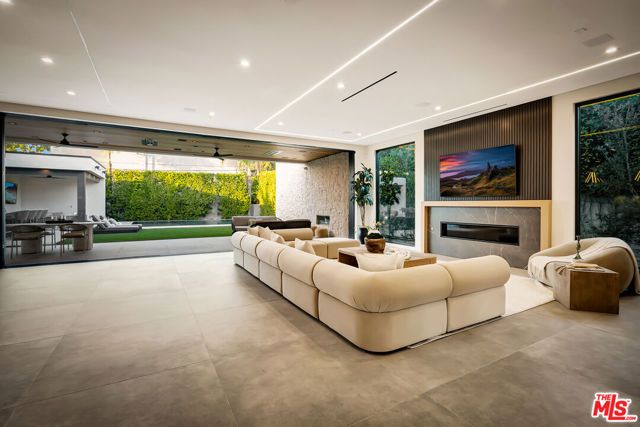 15743 Hesby Street, Encino (los Angeles), CA 91436