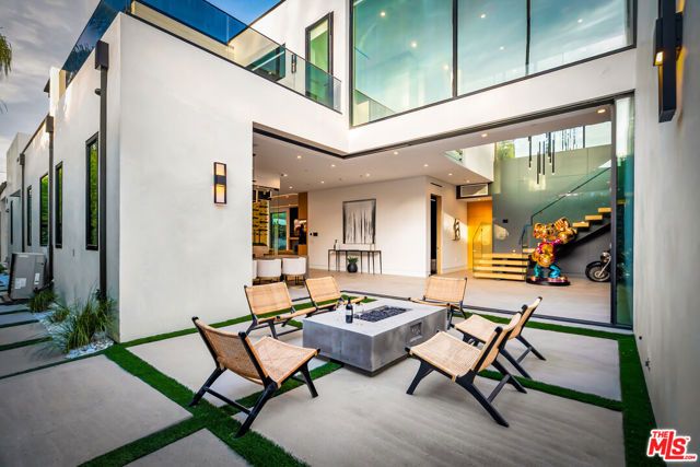 15743 Hesby Street, Encino (los Angeles), CA 91436