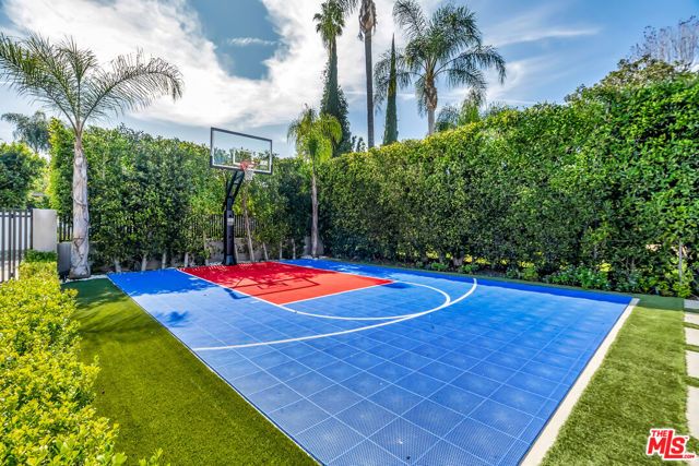 15743 Hesby Street, Encino (los Angeles), CA 91436