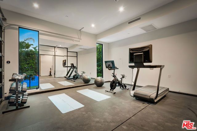 15743 Hesby Street, Encino (los Angeles), CA 91436