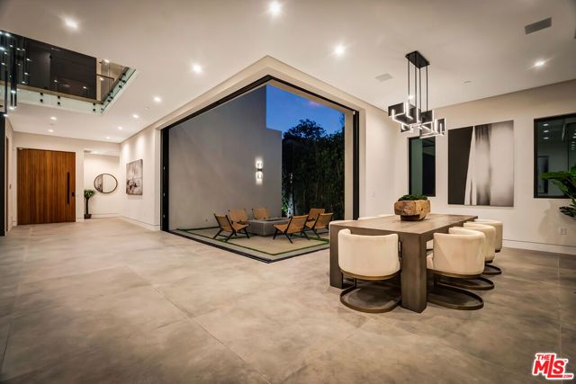 15743 Hesby Street, Encino (los Angeles), CA 91436