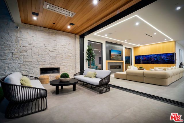 15743 Hesby Street, Encino (los Angeles), CA 91436
