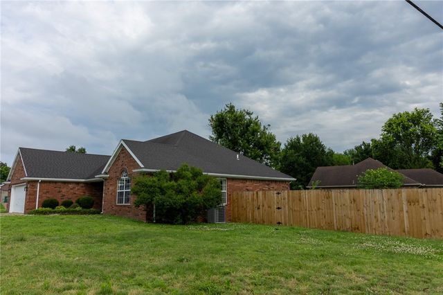 7 W Northaven Street, Farmington, AR 72730