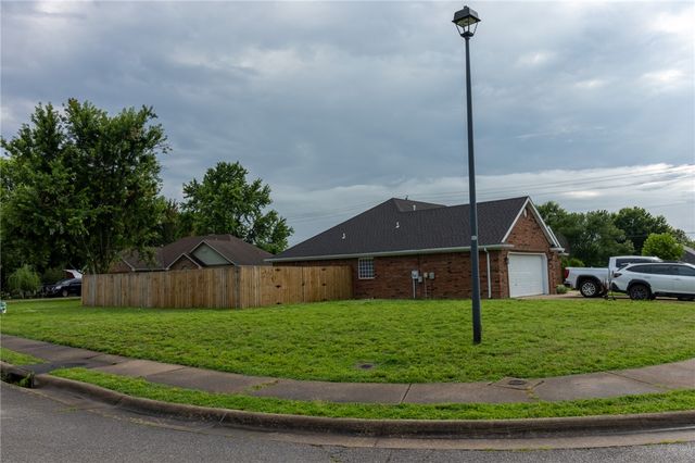 7 W Northaven Street, Farmington, AR 72730