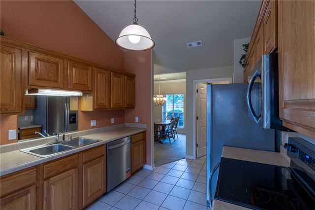 7 W Northaven Street, Farmington, AR 72730
