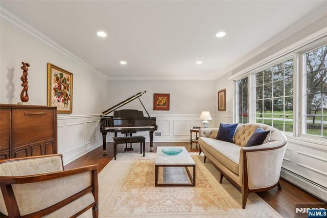 46 Van Blarcom Lane, Wyckoff, NJ 07481