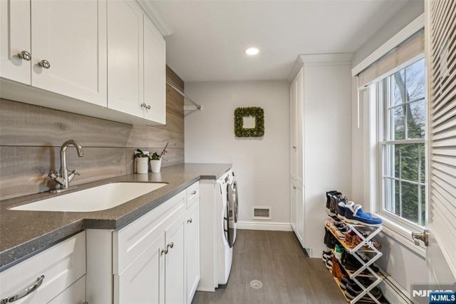 46 Van Blarcom Lane, Wyckoff, NJ 07481