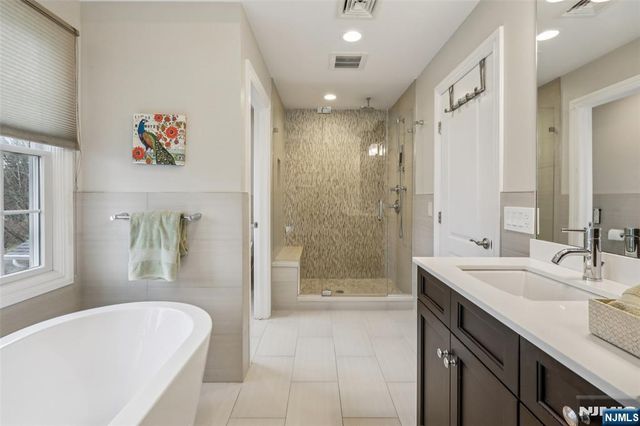 46 Van Blarcom Lane, Wyckoff, NJ 07481