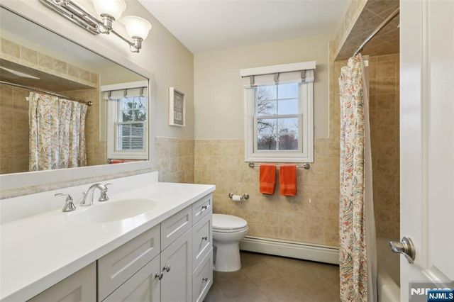 46 Van Blarcom Lane, Wyckoff, NJ 07481