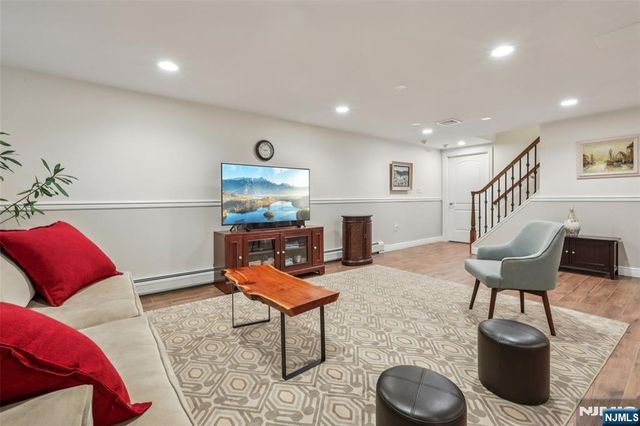 46 Van Blarcom Lane, Wyckoff, NJ 07481