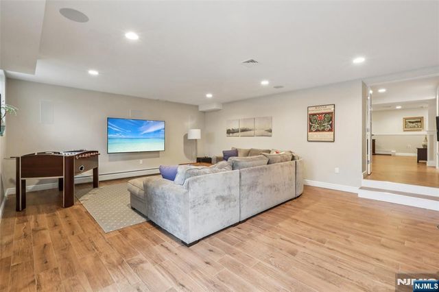 46 Van Blarcom Lane, Wyckoff, NJ 07481