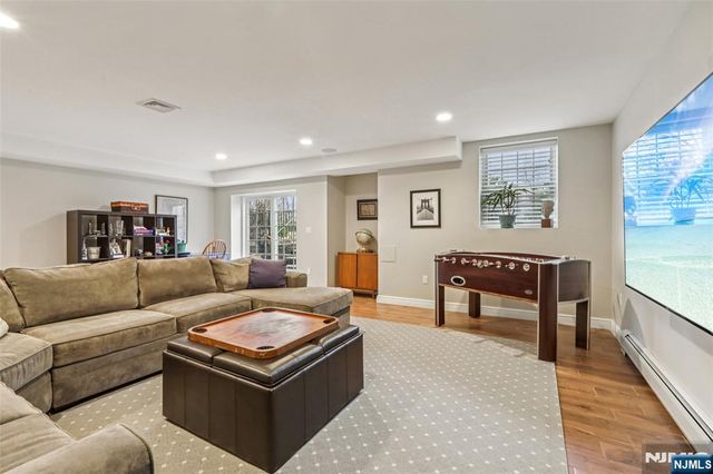 46 Van Blarcom Lane, Wyckoff, NJ 07481