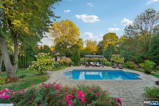 46 Van Blarcom Lane, Wyckoff, NJ 07481