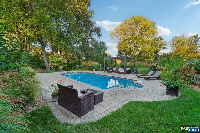 46 Van Blarcom Lane, Wyckoff, NJ 07481