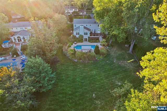46 Van Blarcom Lane, Wyckoff, NJ 07481
