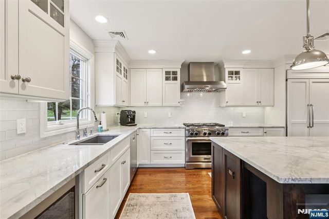 46 Van Blarcom Lane, Wyckoff, NJ 07481