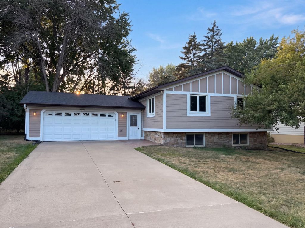 1896 Richal Drive, Woodbury, MN 55125 — exterior