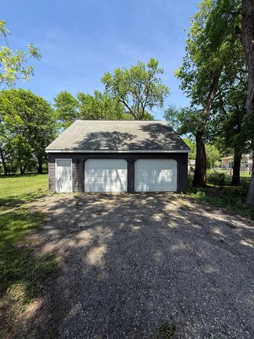 1514 Trott Avenue SW, Willmar, MN 56201
