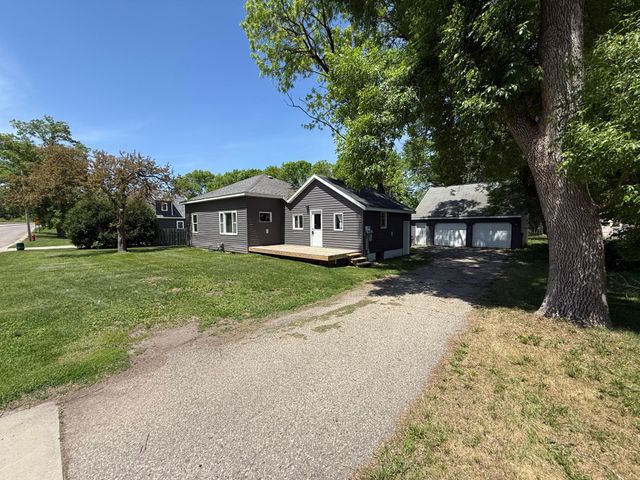 1514 Trott Avenue SW, Willmar, MN 56201