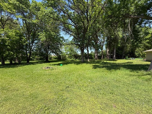 1514 Trott Avenue SW, Willmar, MN 56201