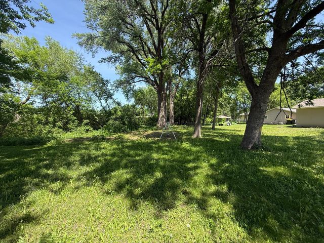 1514 Trott Avenue SW, Willmar, MN 56201