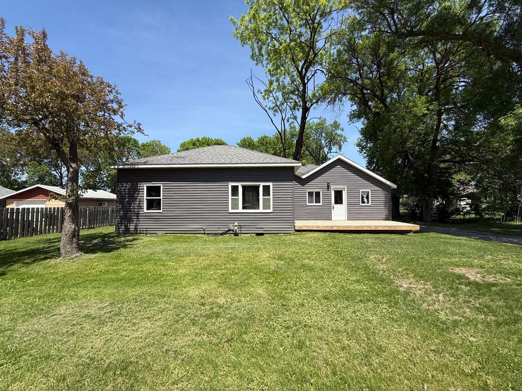 1514 Trott Avenue SW, Willmar, MN 56201