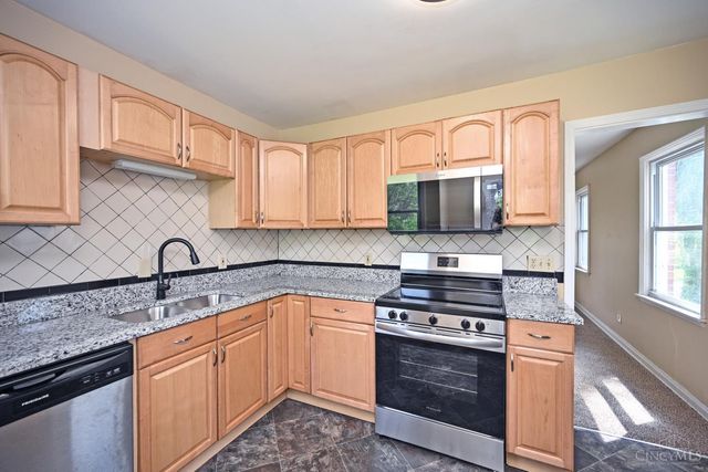 51 Gambier Circle, Greenhills, OH 45218
