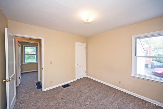 51 Gambier Circle, Greenhills, OH 45218