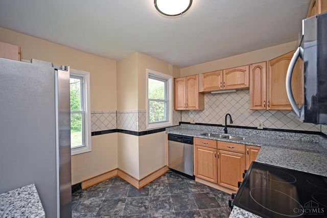51 Gambier Circle, Greenhills, OH 45218