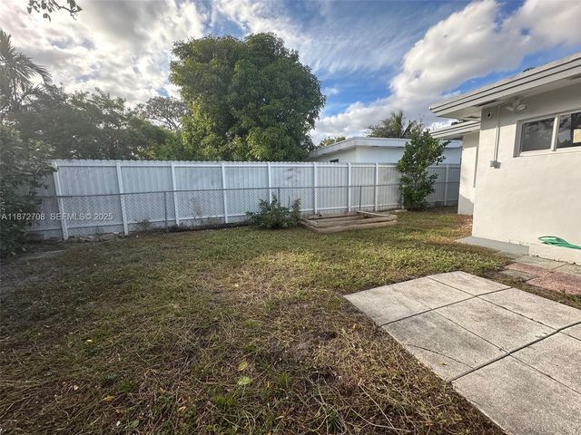 116 SE 9th Court, Hallandale Beach, FL 33009