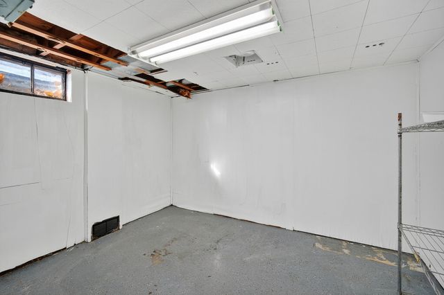 1506 64th Street, Windsor Heights, IA 50324