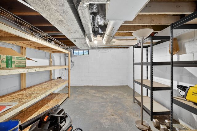 1506 64th Street, Windsor Heights, IA 50324