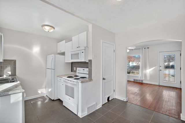 1506 64th Street, Windsor Heights, IA 50324