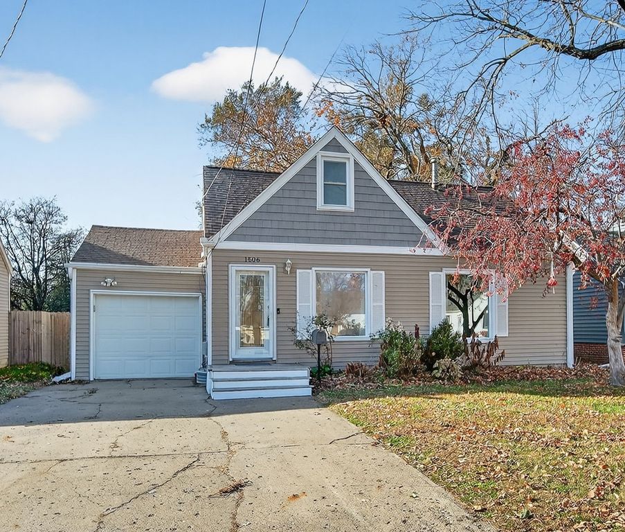 1506 64th Street, Windsor Heights, IA 50324