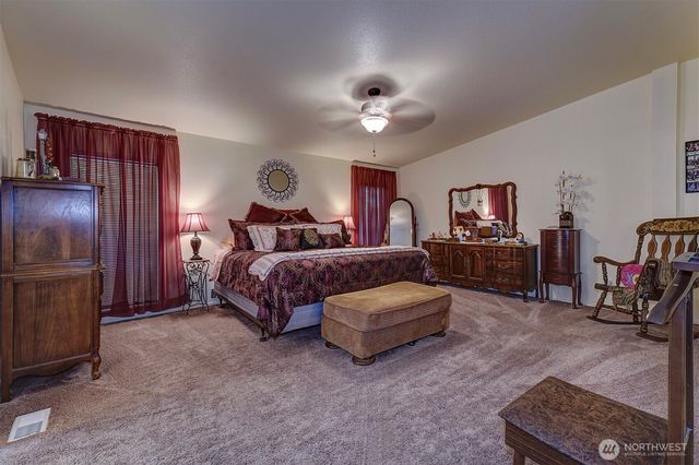 24028 Vinland Terrace NW, Poulsbo, WA 98370